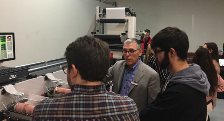 Omet demonstrates flexo innovation to college students