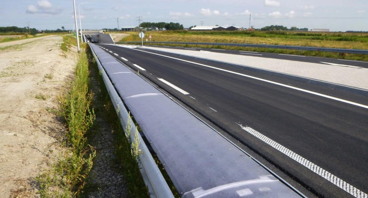 Solar Cells on Guardrail: World