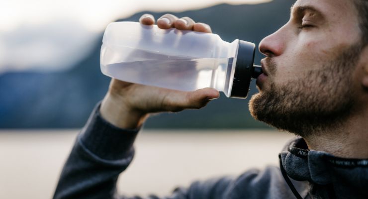 Poor Hydration Linked to Several Chronic Conditions: NIH Study 