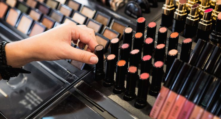 Consumers ‘Trade Up’ for Prestige Beauty Products Despite Inflation